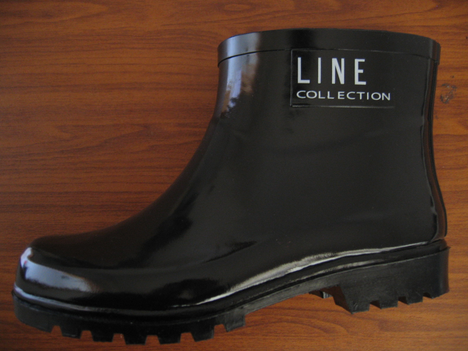 LADIES’ RUBBER BOOTS