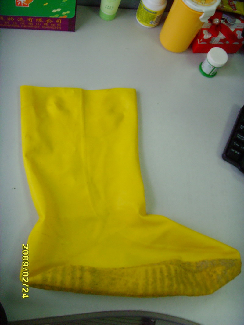 HIGH LATEX SHOE COVER