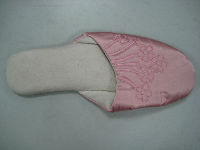 Emb satin slipper