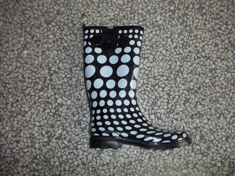 RUBBER BOOTS
