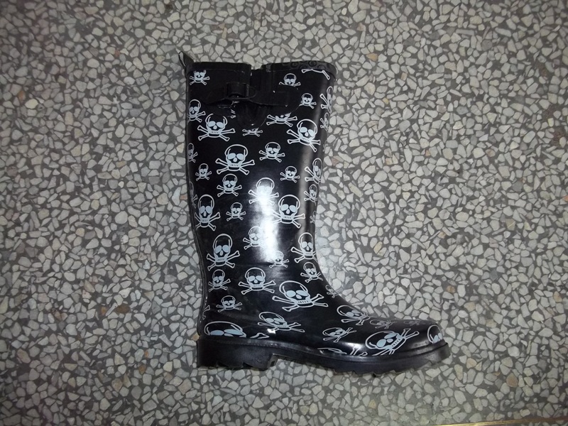 RUBBER BOOTS