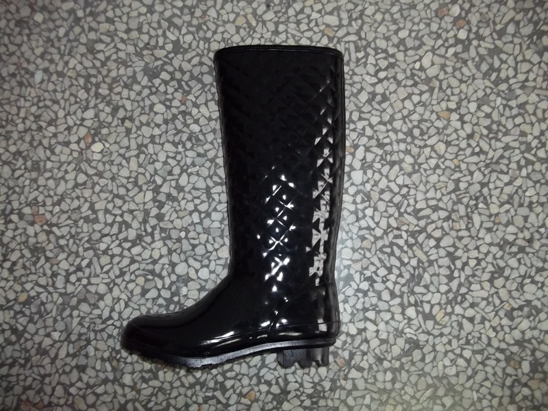RUBBER BOOTS