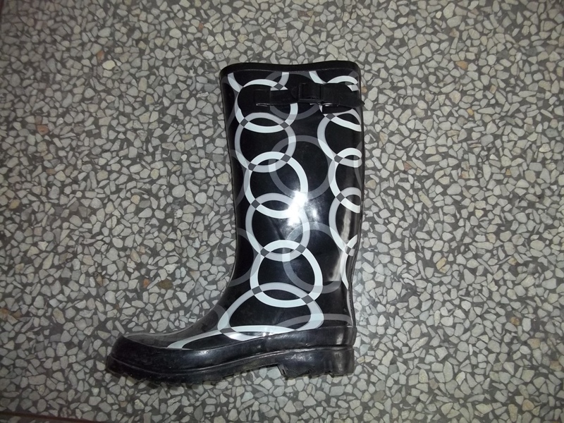 RUBBER BOOTS