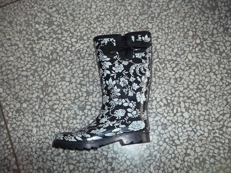 RUBBER BOOTS