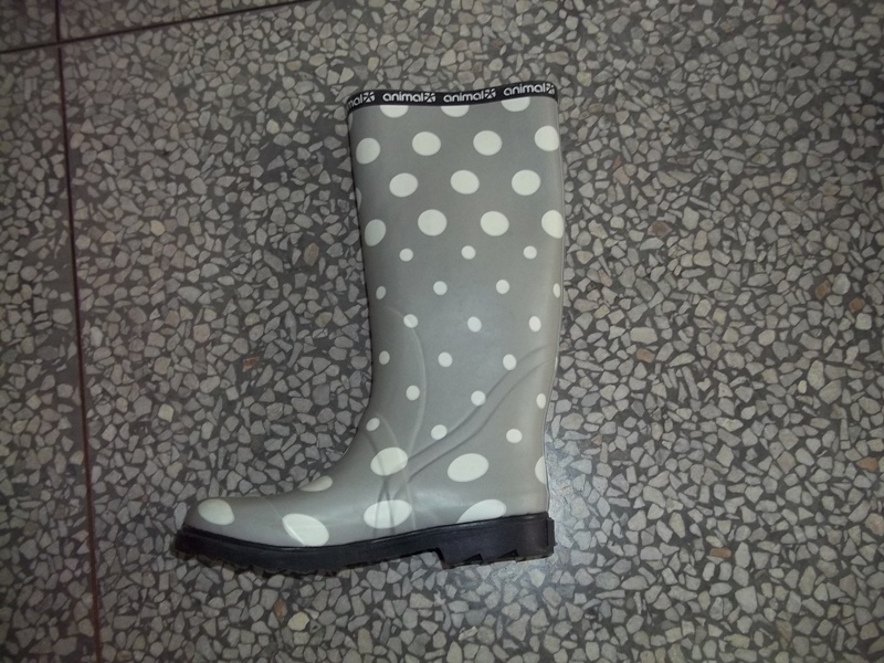 RUBBER BOOTS