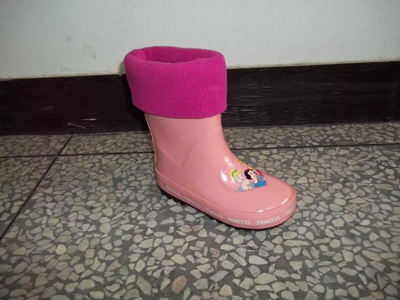 RUBBER BOOTS
