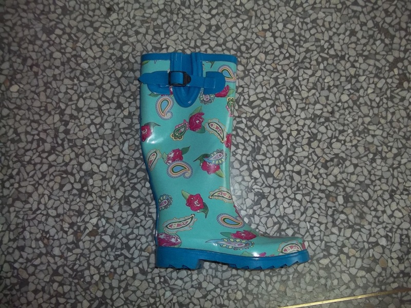 RUBBER BOOTS