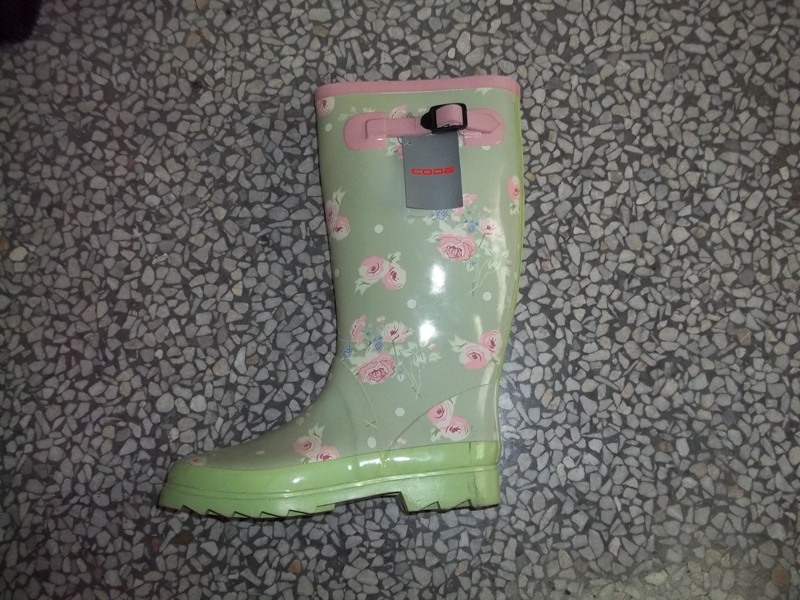 RUBBER BOOTS