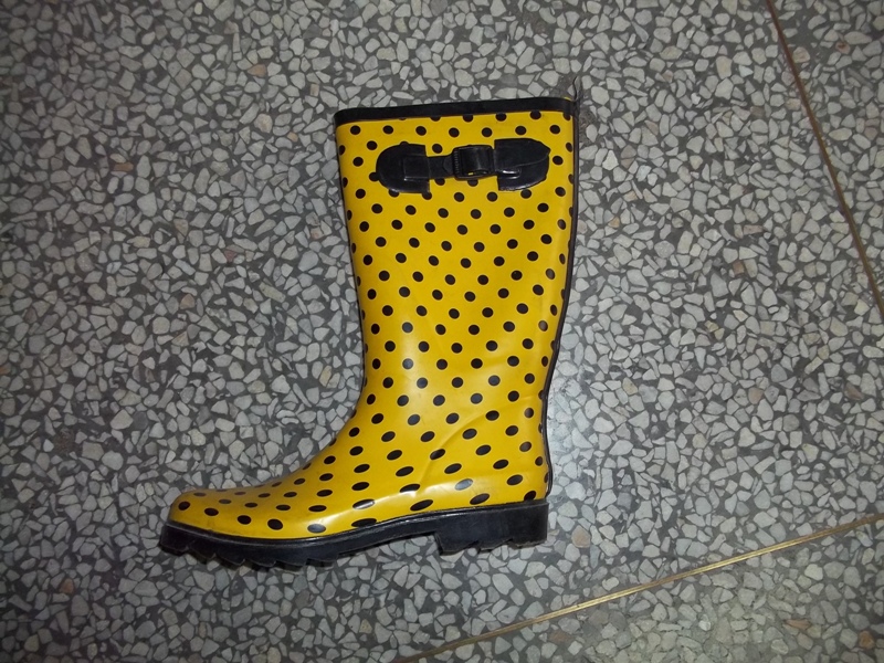 RUBBER BOOTS