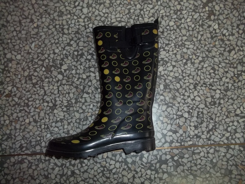 RUBBER BOOTS