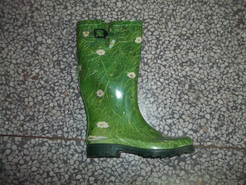RUBBER BOOTS