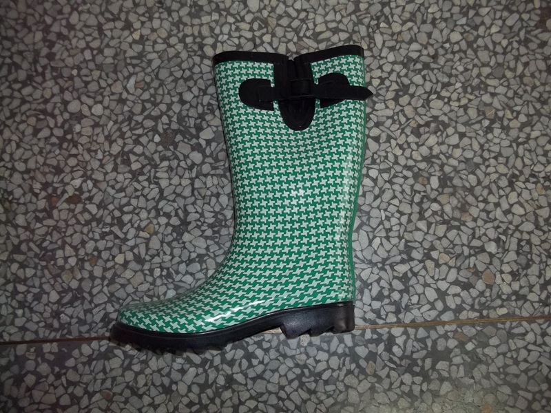 RUBBER BOOTS