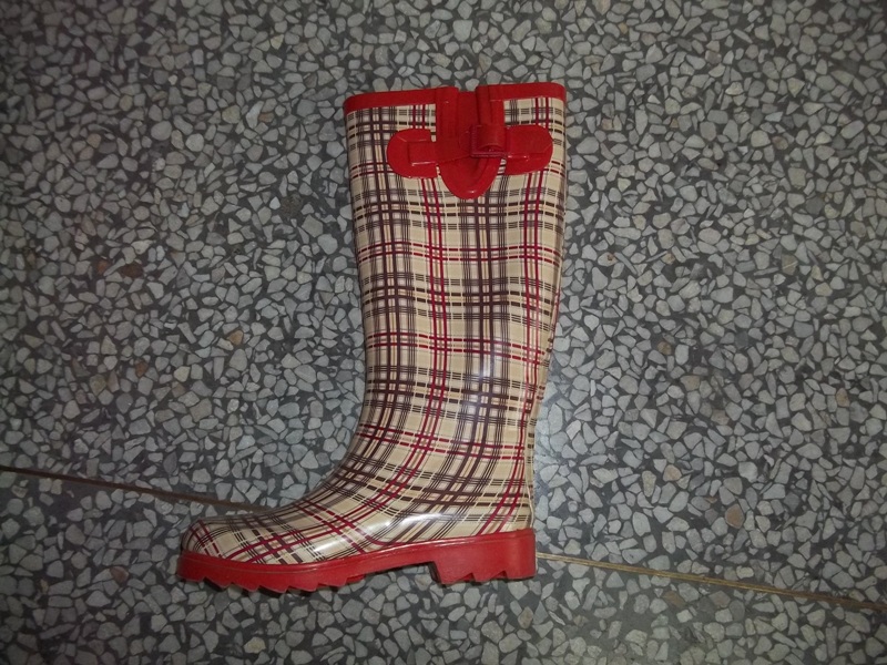 RUBBER BOOTS
