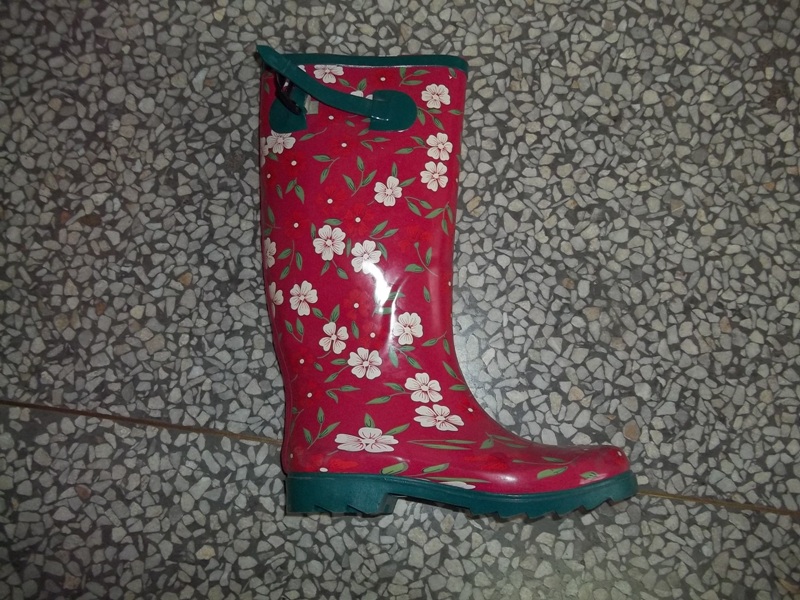 RUBBER BOOTS