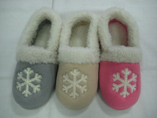 LADY’S INDOOR SLIPPER