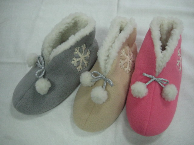 LADY’S INDOOR SLIPPER