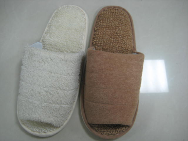 MEN’S INDOOR SLIPPER