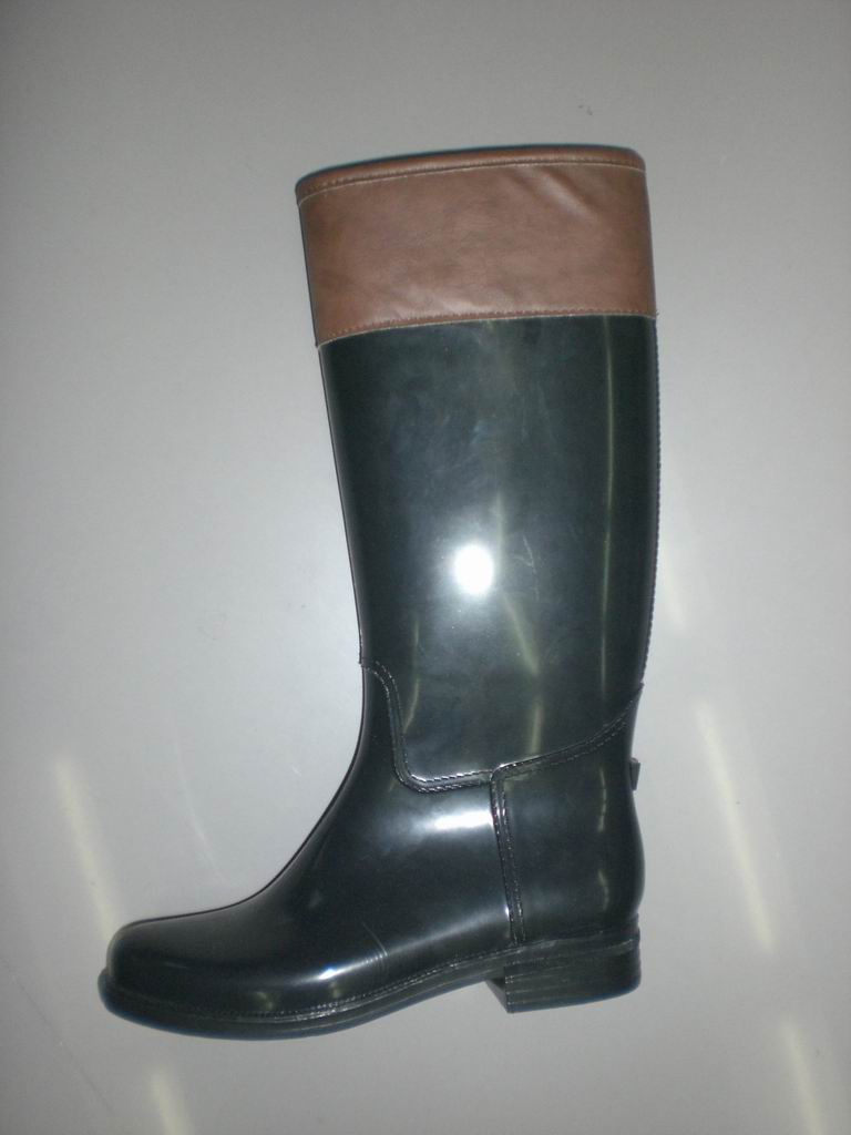 LADIES’ PVC BOOTS